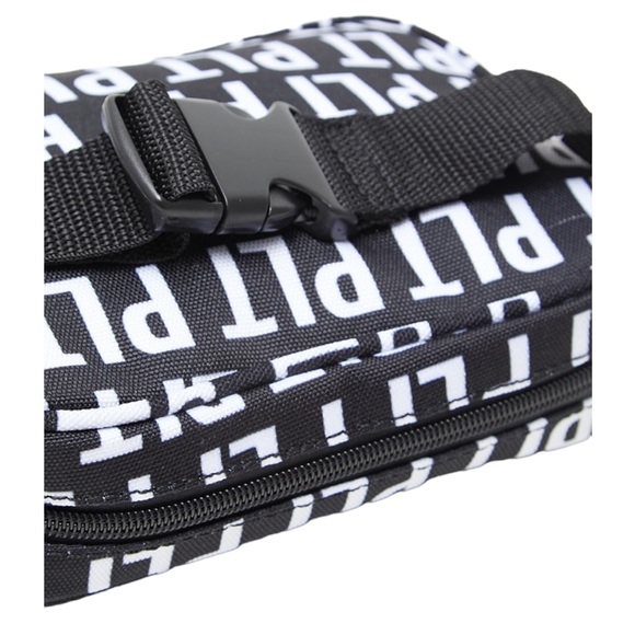 Pretty Little Thing PLT Fanny belt bag SOLD OUT (NWT) - Picture 6 of 8